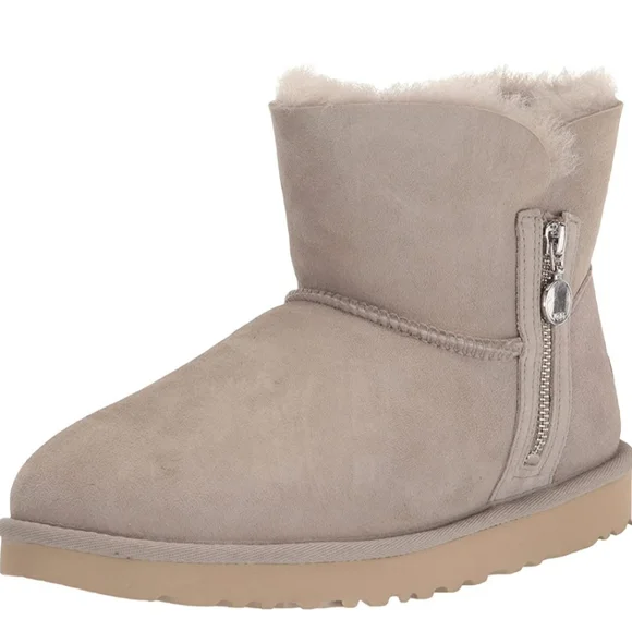 UGG BOOTS - Picture 5 of 6